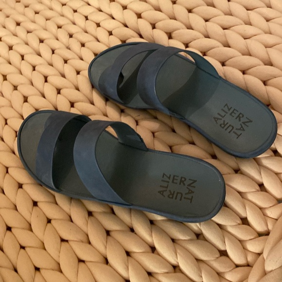 Naturaliser 6,5 slip on sandals never worn - Picture 1 of 2